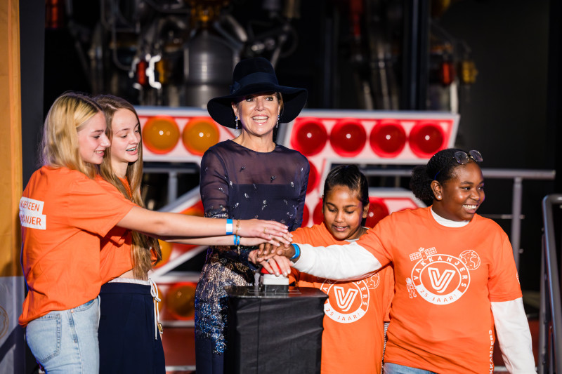 Koningin Máxima lanceert jubileumeditie van Vakkanjers bij Space Expo